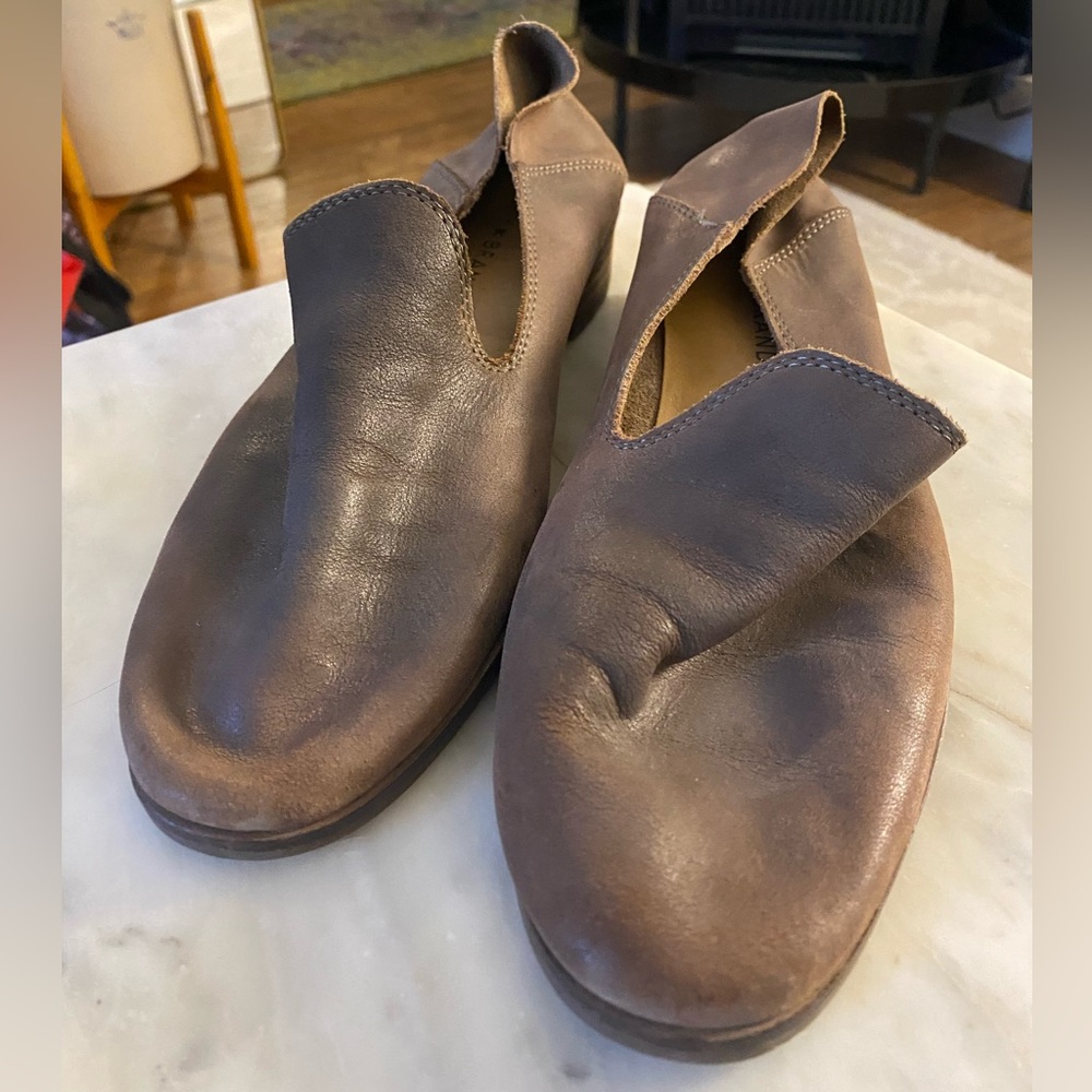 Women’s lucky brand beige/brown leather Cahill loafer flats.